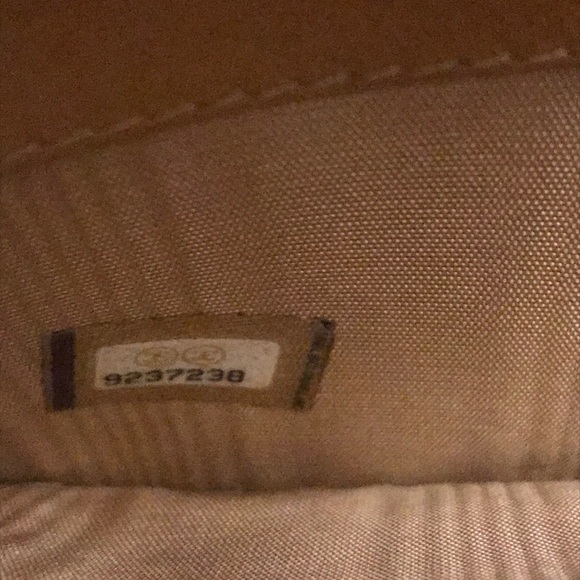 CHANEL - Beige Caviar Zipper Wallet - Picture 11 of 12